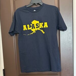 Navy Alaska Graphic T-Shirt Size Medium. NWOT